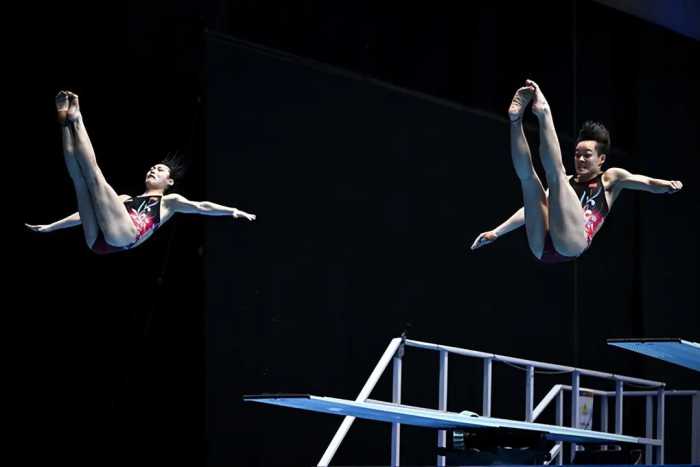 跳水“小熊”的执着，陈艺文携昌雅妮夺世锦赛女子双人三米板冠军