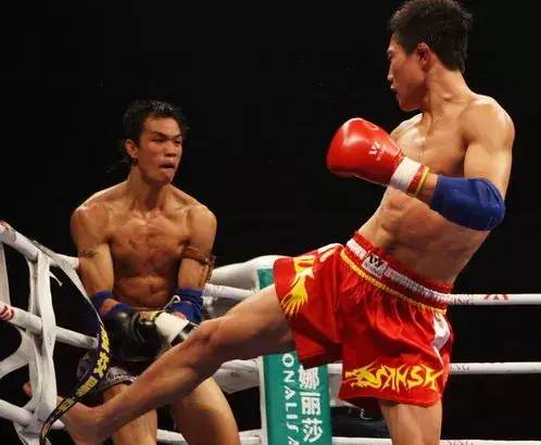 中国散打战泰拳最霸气的两场比赛，一主一客KO双杀