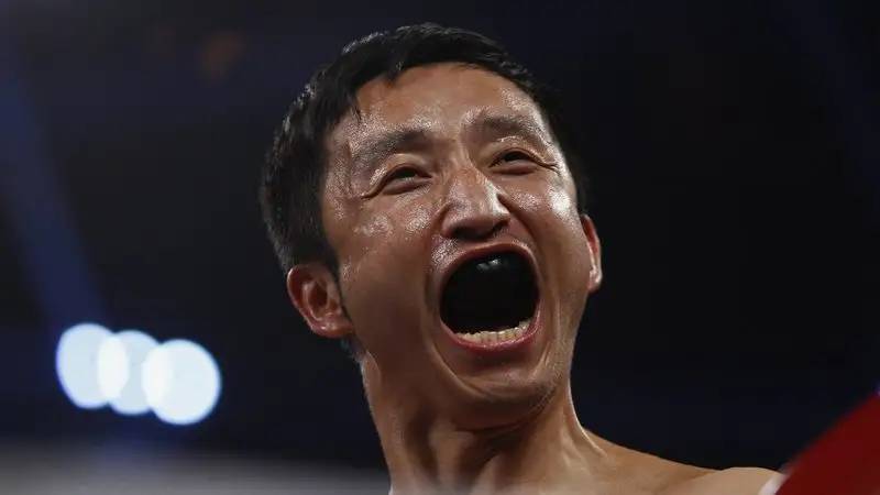 中国天才拳王：邹市明拿金腰带至少花了上亿，夺冠后与母公司撕逼