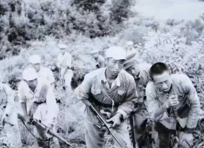 1950年，剿匪大军追至尼姑庵，小战士疑惑：这尼姑身材太丰满！
